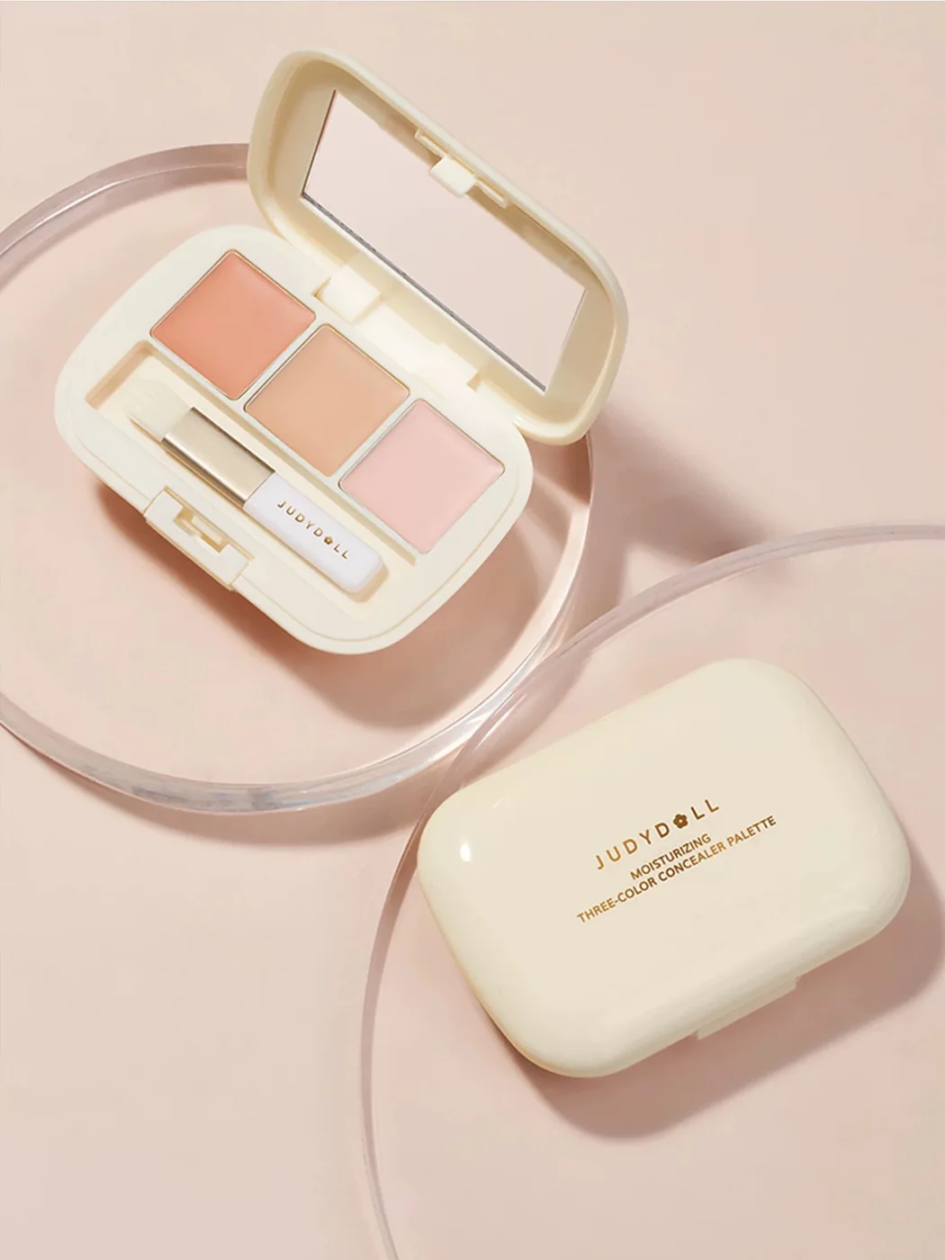 Rounded three-well makeup palette