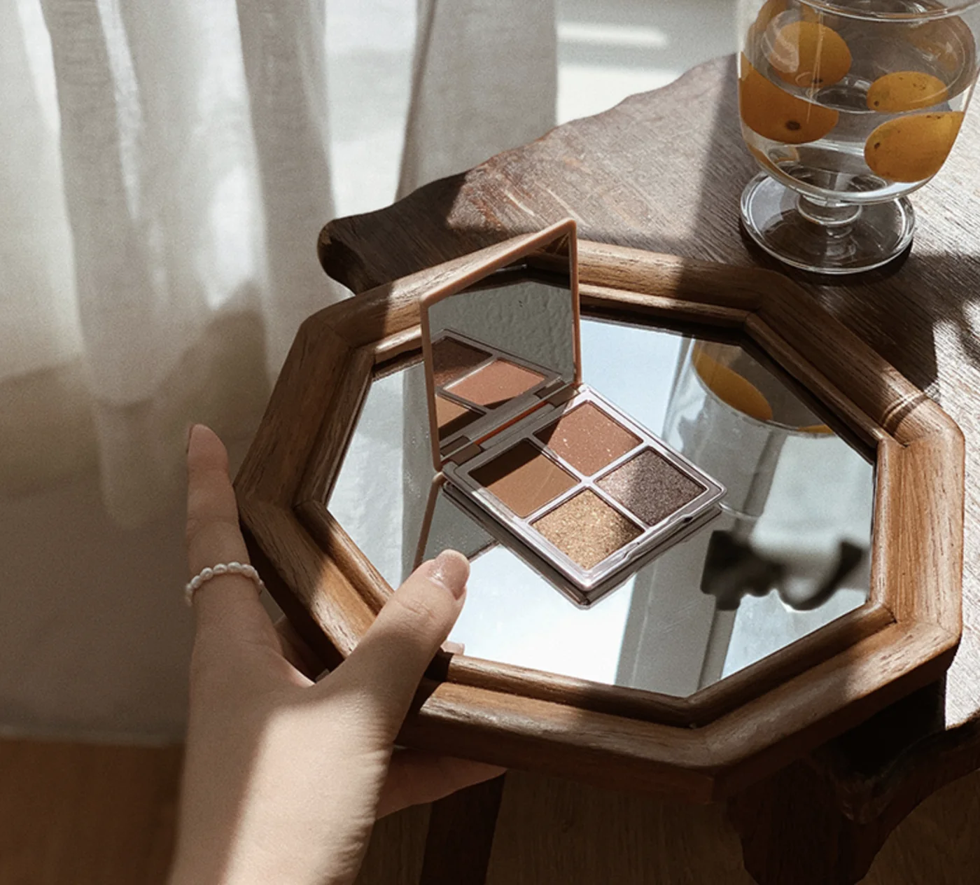 Makeup compact