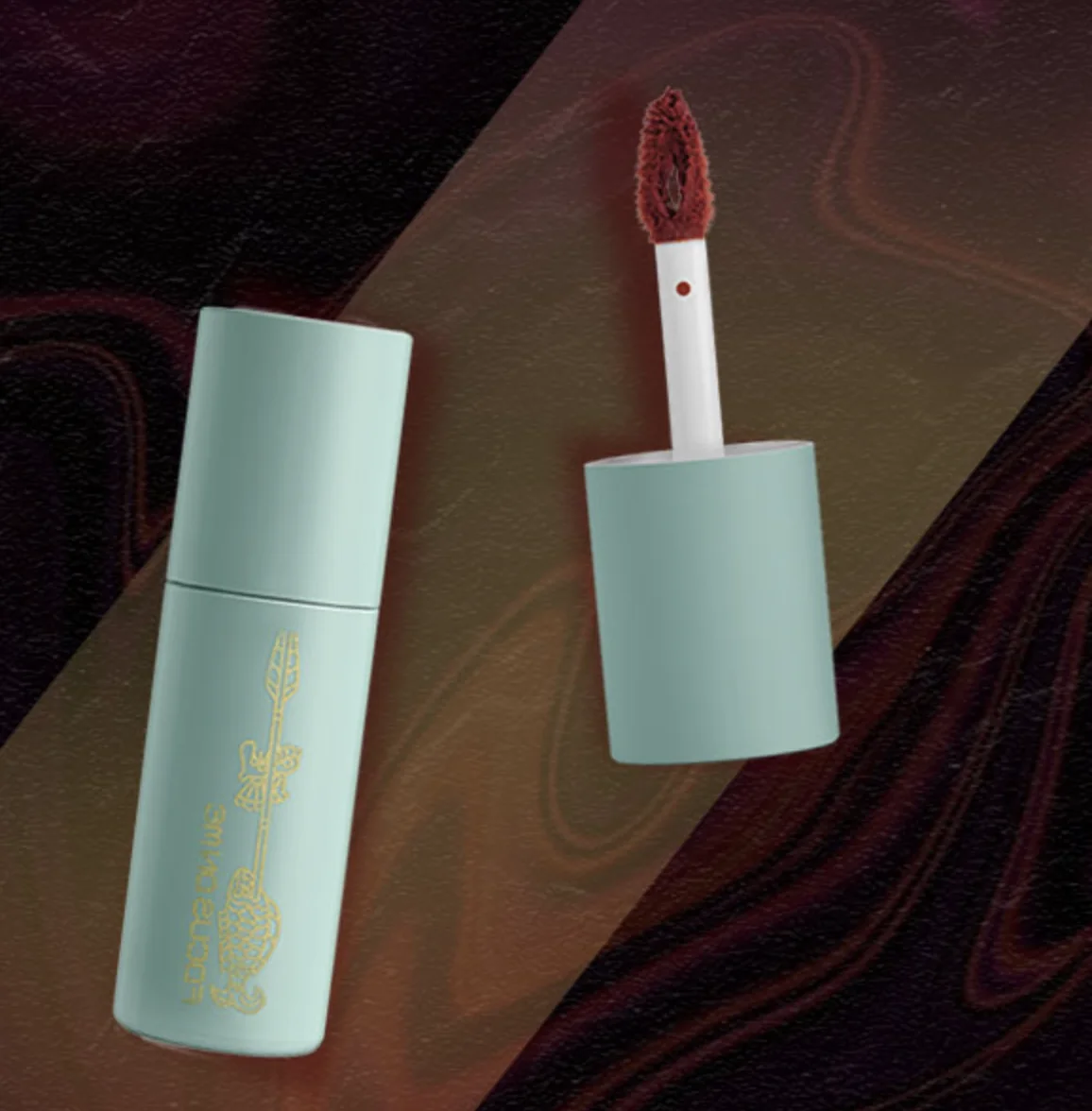 Compact lip gloss packaging