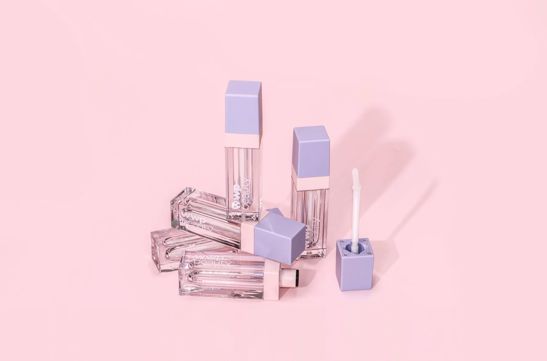 Magnetic-closure lip gloss pack