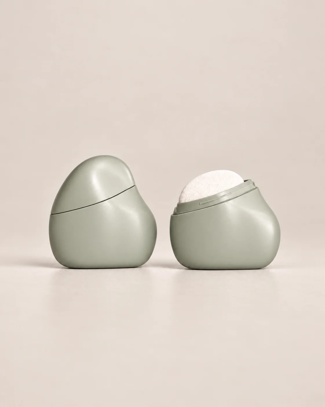 Rounded body mist applicator