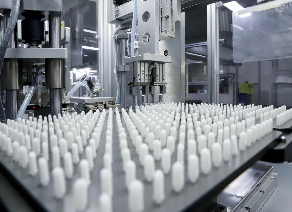 Airless bottles for serum packaging